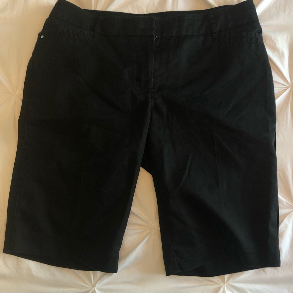 White House Black Market bermuda black shorts size 4 short.